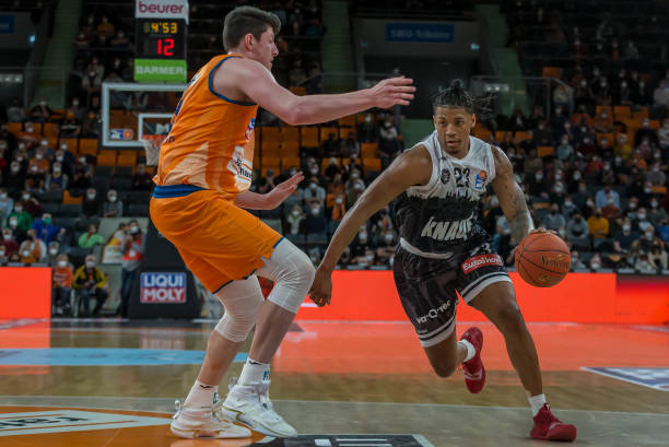 战术打法以 战术打法以