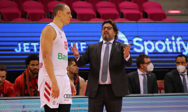 队员们仍然 队员们仍然